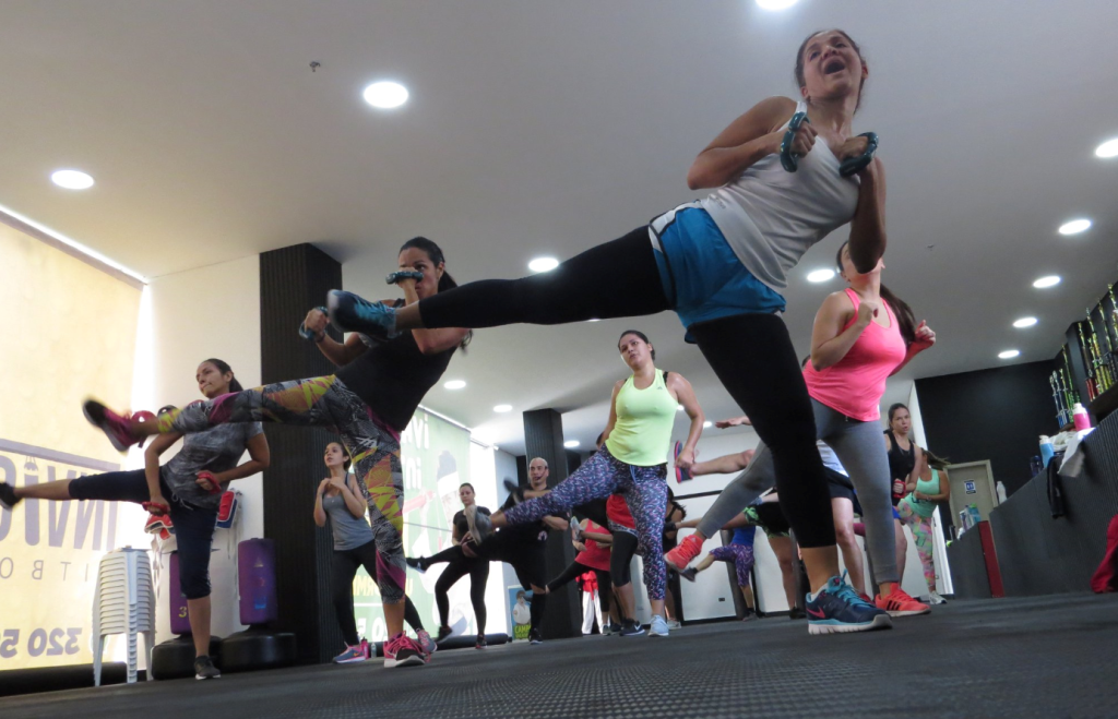 TAEROBICS es un programa de ejercicios perteneciente al género de Cardio Kickboxing