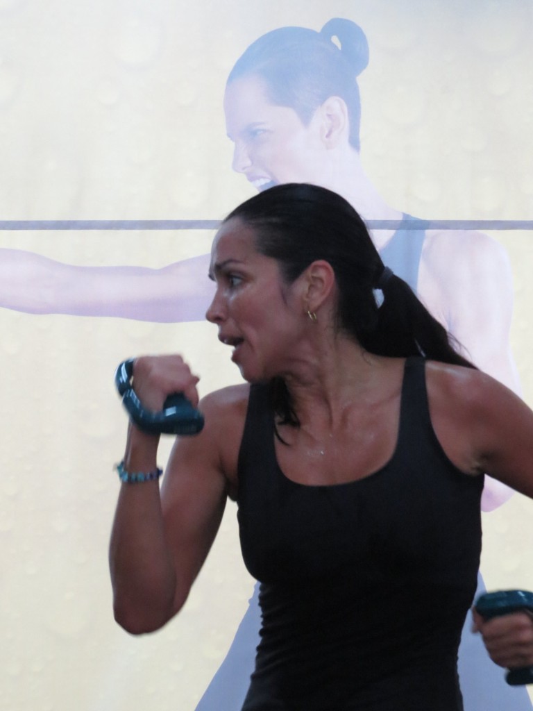 Las rutinas de Cardio Kickboxing como el TAEROBICS ayudan a tenr un corazón más sano