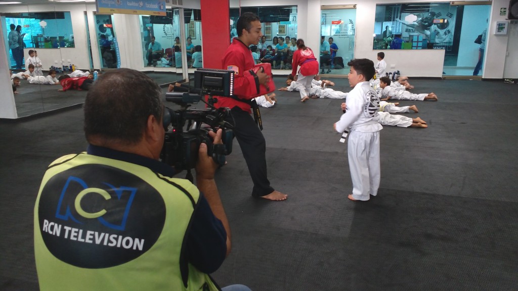 ¡Luces, Cámara, Acción! Supernachín demostrando sus habilidades aprendidas en American Taekwondo Center Barranquilla...